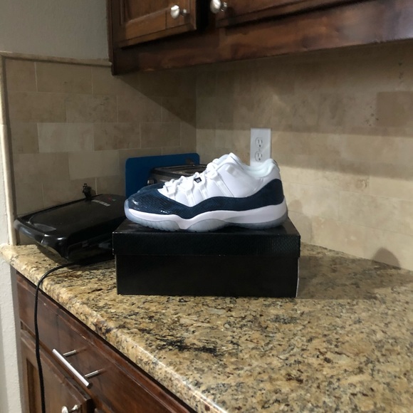 Jordan 11 low tops new - Picture 2 of 4